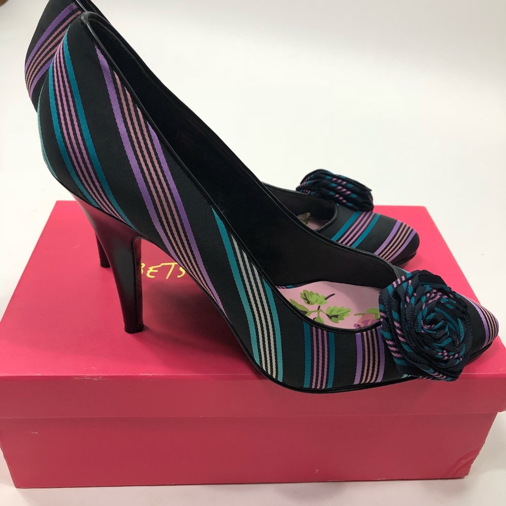Betsy Johnson Jeanne Stripe Pump Size 10